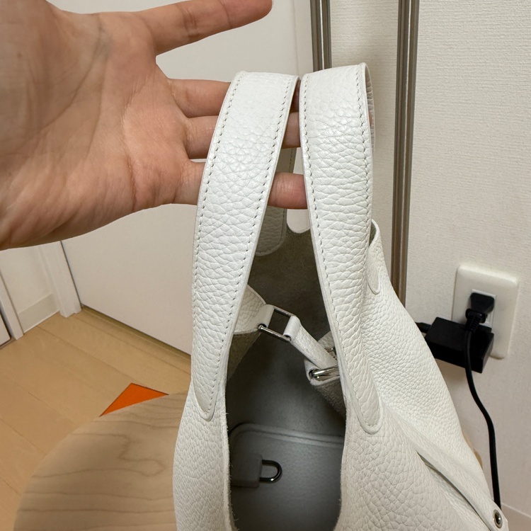 ピコタンロックpm ホワイト（ブランドバッグ）の商品画像 - 査定依頼日：2025年12月7日 - 最高査定価格：350,000円