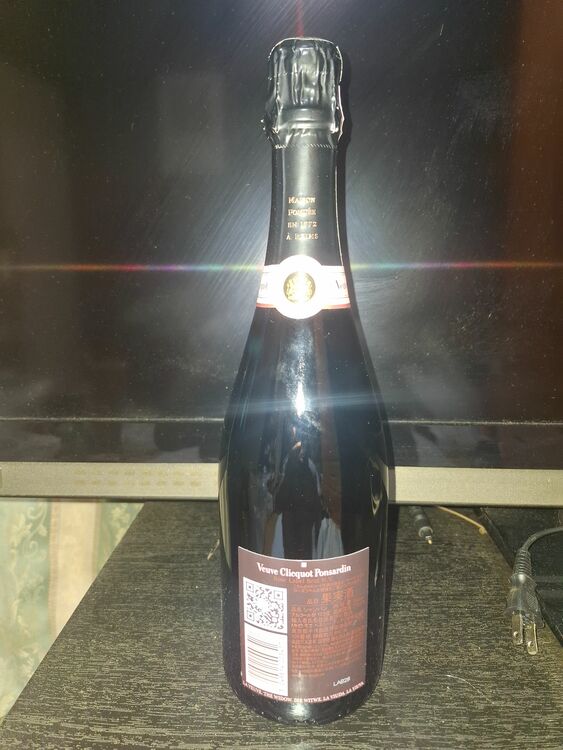 ヴーヴ·クリコ　ローズ（お酒）の商品画像 - 査定依頼日：2025年10月3日 - 最高査定価格：3,500円