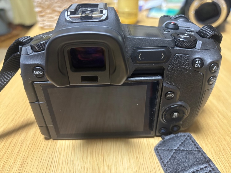 EOS R（カメラ）の商品画像 - 査定依頼日：2026年10月3日 - 最高査定価格：85,000円