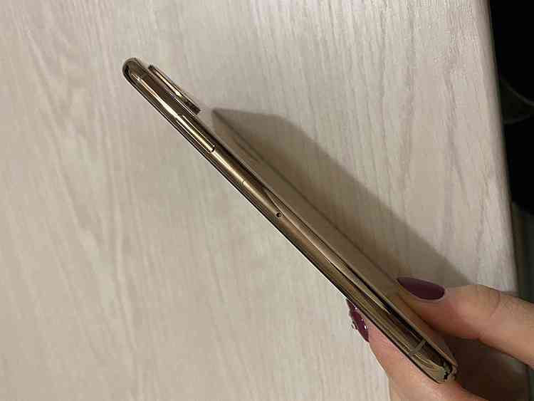 iPhoneXS（スマホ）の商品画像 - 査定依頼日：2019年12月4日 - 最高査定価格：54,000円