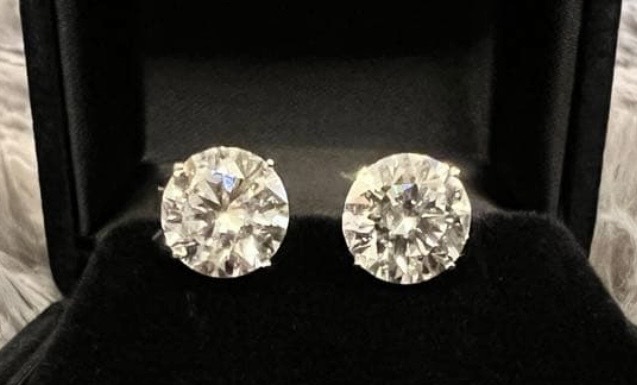 ラボグロウンダイヤモンド　片耳2ct　4ct K14 WG（宝石）の商品画像 - 査定依頼日：2026年9月5日 - 最高査定価格：3,700,000円
