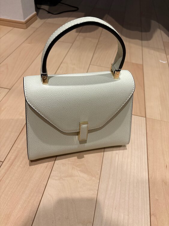 ヴァレクストラ  （ブランドバッグ）の商品画像 - 査定依頼日：2025年2月26日 - 最高査定価格：200,000円