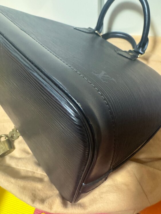 エピ アルマ（ブランドバッグ）の商品画像 - 査定依頼日：2025年5月16日 - 最高査定価格：60,000円