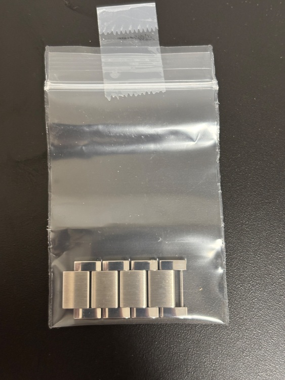 シーマスター300マスタークロノメーター234.30.41.21.03.001（高級時計）の商品画像 - 査定依頼日：2025年8月3日 - 最高査定価格：620,000円