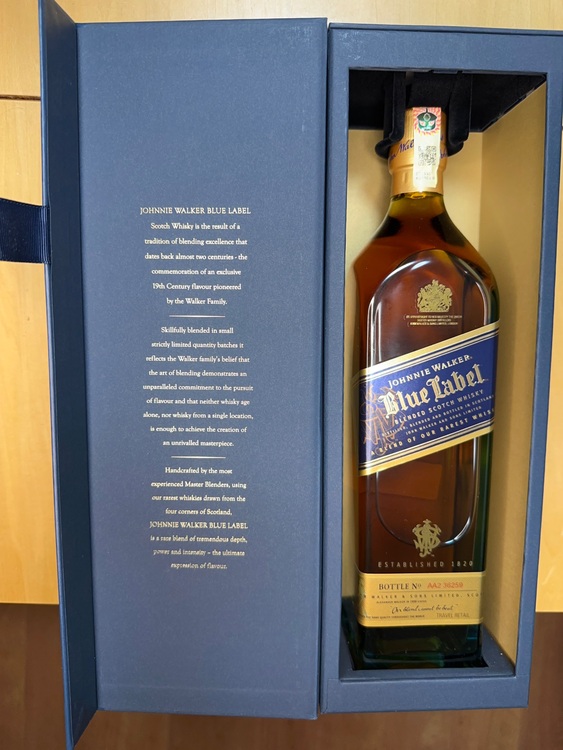 ウイスキー ジョニーウォーカー （お酒）の商品画像 - 査定依頼日：2025年9月20日 - 最高査定価格：10,000円