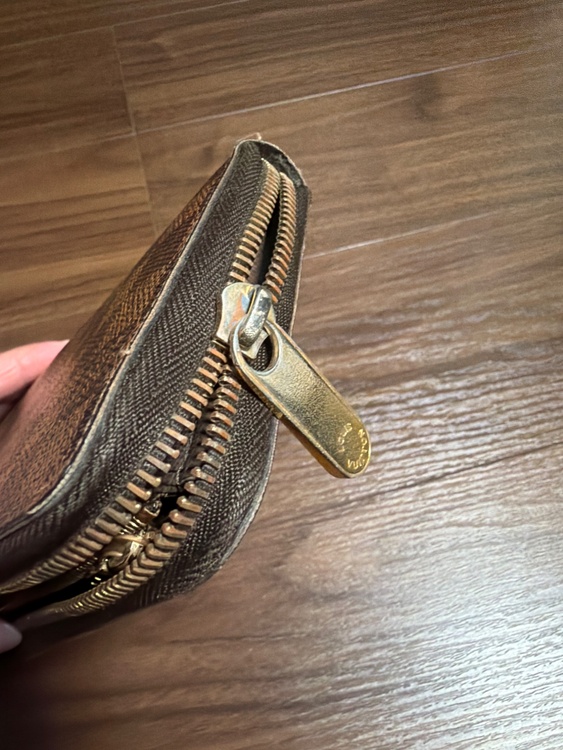 ルイヴィトンダミエジッピーウォレット シリアル番号:CA2162（ブランド財布・小物）の商品画像 - 査定依頼日：2026年10月20日 - 最高査定価格：100,000円