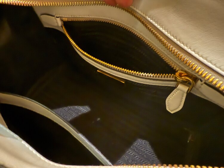 プラダバッグ（ブランドバッグ）の商品画像 - 査定依頼日：2025年4月2日 - 最高査定価格：130,000円