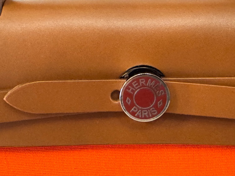  エールバックジップ（ブランドバッグ）の商品画像 - 査定依頼日：2025年8月20日 - 最高査定価格：300,000円