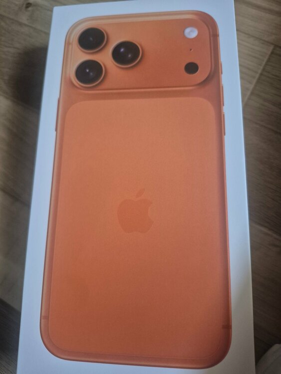iPhone 17 Pro Max 1TB Softbank（スマホ）の商品画像 - 査定依頼日：2026年5月2日 - 最高査定価格：262,000円