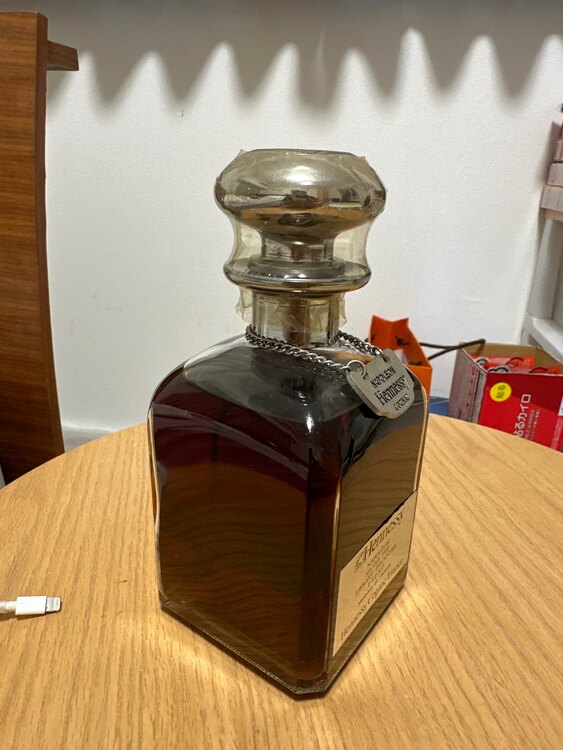 ヘネシーシルバーナポレオンコニャック（お酒）の商品画像 - 査定依頼日：2025年2月20日 - 最高査定価格：10,500円