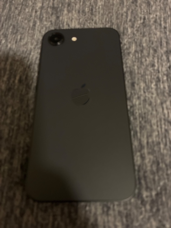 iPhone 16e 128GB Softbank（スマホ）の商品画像 - 査定依頼日：2026年2月14日 - 最高査定価格：69,000円