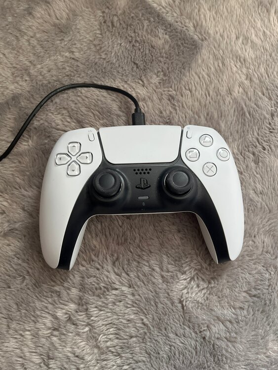 Play Station 5 CFI-1200A（ゲーム機本体・ゲームソフト）の商品画像 - 査定依頼日：2025年4月10日 - 最高査定価格：35,000円