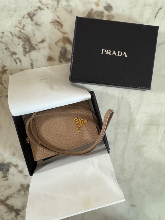 ネームカードホルダー（ブランド財布・小物）の商品画像 - 査定依頼日：2025年7月4日 - 最高査定価格：6,000円