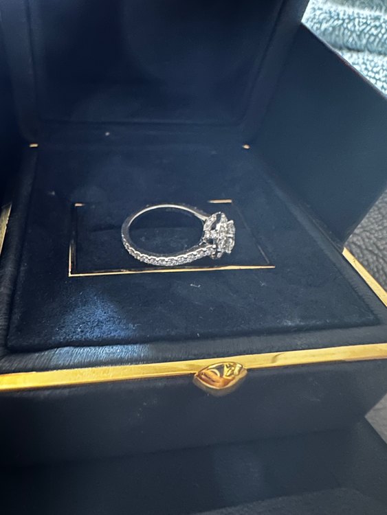 グラフ　アイコン（宝石）の商品画像 - 査定依頼日：2023年6月19日 - 最高査定価格：800,000円