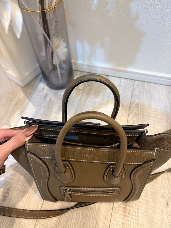 グレージュ ラゲージナノ　スリ（ブランドバッグ）の商品画像 - 査定依頼日：2025年12月22日 - 最高査定価格：100,000円