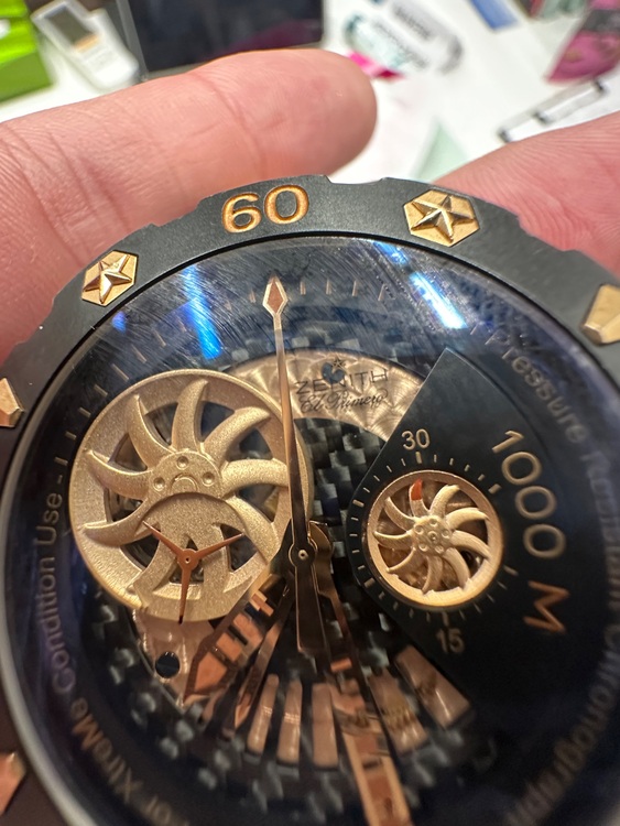 ゼニス デファイ ブラッ ク/シャンパン  96.0528.4021/21.M5（高級時計）の商品画像 - 査定依頼日：2025年10月23日 - 最高査定価格：1,000,000円