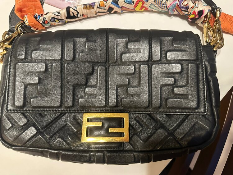 バゲッドミディアム（ブランドバッグ）の商品画像 - 査定依頼日：2025年4月15日 - 最高査定価格：130,000円