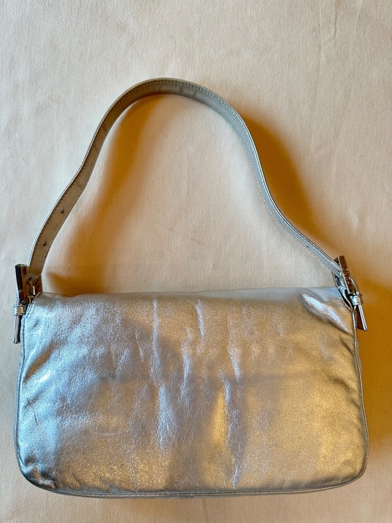 FENDI Baguette Bag（ブランドバッグ）の商品画像 - 査定依頼日：2026年8月22日 - 最高査定価格：450,000円