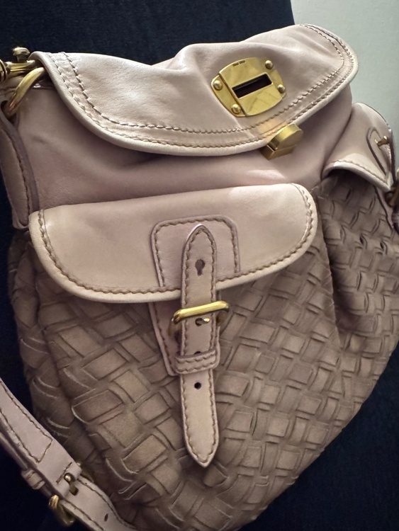 ミュウミュウ  （ブランドバッグ）の商品画像 - 査定依頼日：2025年12月14日 - 最高査定価格：33,000円