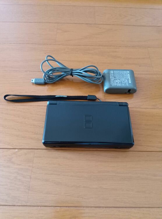 ニンテンドーDS Lite ジェットブラック（ゲーム機本体・ゲームソフト）の商品画像 - 査定依頼日：2025年8月1日 - 最高査定価格：500円