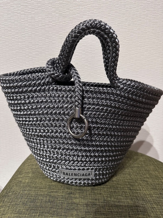 バレンシアガ  （ブランドバッグ）の商品画像 - 査定依頼日：2025年7月6日 - 最高査定価格：60,000円