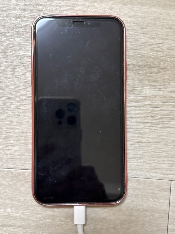 iPhone XS 液晶破損あり258GB（スマホ）の商品画像 - 査定依頼日：2026年4月5日 - 最高査定価格：7,000円