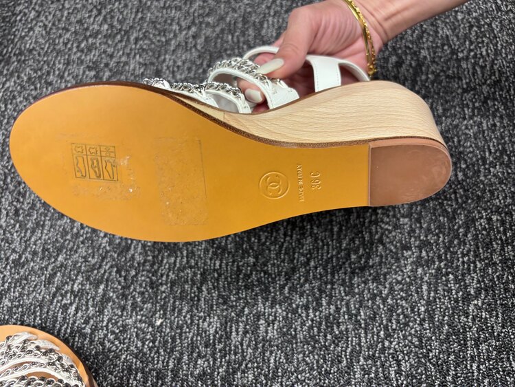 サンダル（古着・ファッション）の商品画像 - 査定依頼日：2025年5月15日 - 最高査定価格：23,000円