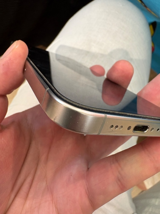 iPhone15pro ナチュラルチタニウム（スマホ）の商品画像 - 査定依頼日：2026年5月30日 - 最高査定価格：67,000円