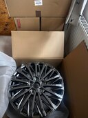 レクサスLM500h エグゼクティブラウンジの純正19インチホイール（カー用品）の商品画像 - 査定依頼日：2025年5月10日 - 最高査定価格：12,000円