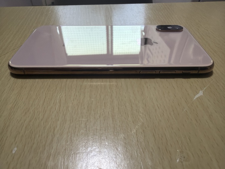iPhone iPhoneXS 64GB SIMフリー（スマホ）の商品画像 - 査定依頼日：2026年5月21日 - 最高査定価格：100,000円