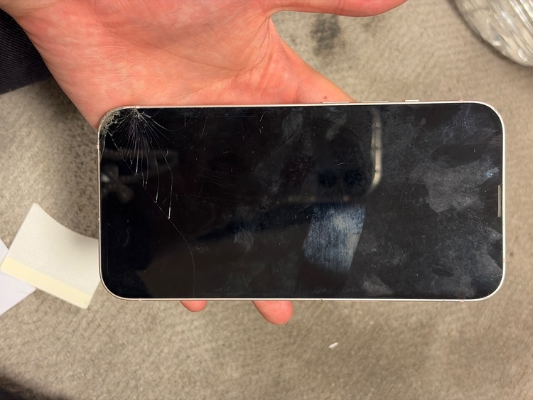 iPhone iPhone 13 128GB docomo（スマホ）の商品画像 - 査定依頼日：2026年9月2日 - 最高査定価格：35,500円