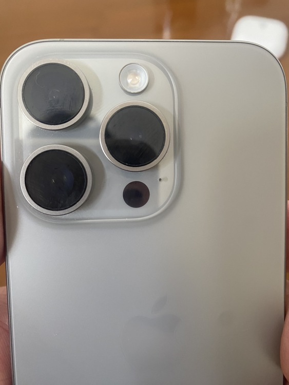 iPhone 15 Pro 128GB au（スマホ）の商品画像 - 査定依頼日：2026年1月25日 - 最高査定価格：77,000円