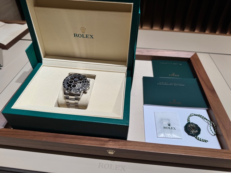 ロレックス　デイトナ　１２６５００LN（高級時計）の商品画像 - 査定依頼日：2026年1月27日 - 最高査定価格：5,050,000円