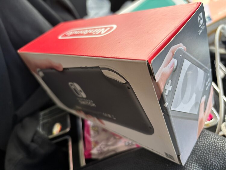 Switch Lite（ゲーム機本体・ゲームソフト）の商品画像 - 査定依頼日：2025年5月16日 - 最高査定価格：6,500円