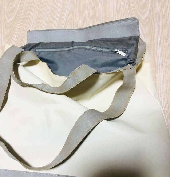 ナイロントートバッグ（ブランドバッグ）の商品画像 - 査定依頼日：2026年1月14日 - 最高査定価格：10,000円