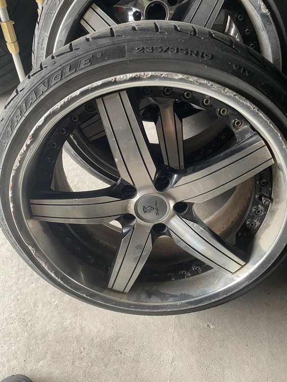 タイヤ（カー用品）の商品画像 - 査定依頼日：2025年9月8日 - 最高査定価格：35,500円