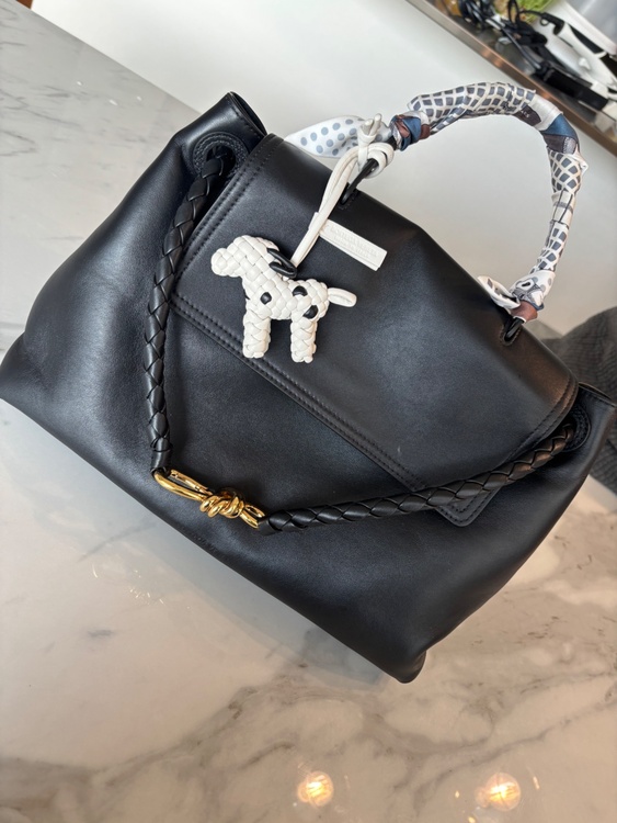 アンディアーモM（ブランドバッグ）の商品画像 - 査定依頼日：2026年4月6日 - 最高査定価格：420,000円