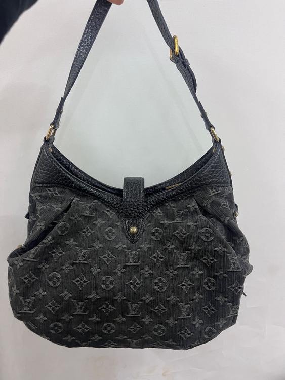 ショルダーバッグブラックデニム（ブランドバッグ）の商品画像 - 査定依頼日：2026年3月5日 - 最高査定価格：100,000円