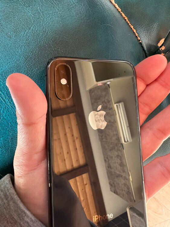 iPhone xs（スマホ）の商品画像 - 査定依頼日：2025年1月31日 - 最高査定価格：23,000円