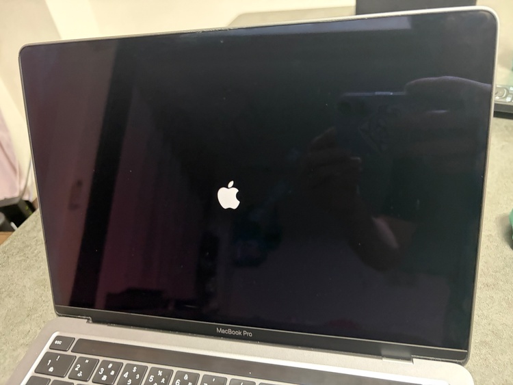 A2251（PC・タブレット）の商品画像 - 査定依頼日：2026年5月3日 - 最高査定価格：28,100円