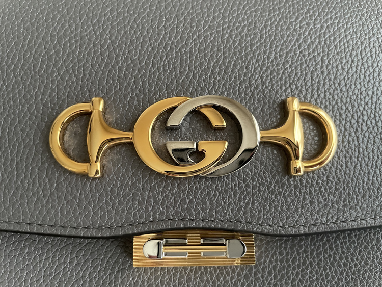 ズゥミ　ショルダーバッグ（ブランドバッグ）の商品画像 - 査定依頼日：2021年10月20日 - 最高査定価格：140,000円