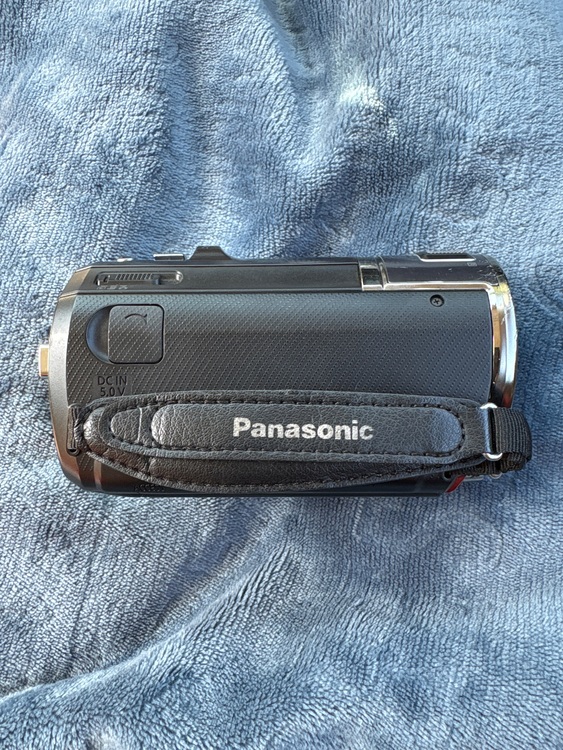 Panasonic  HC-V700M（カメラ）の商品画像 - 査定依頼日：2025年10月17日 - 最高査定価格：1,100円