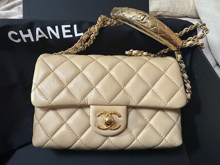 マトラッセ　フラップバッグ（ブランドバッグ）の商品画像 - 査定依頼日：2025年4月28日 - 最高査定価格：500,000円