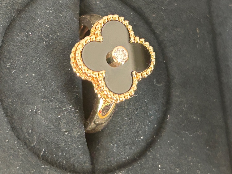 ヴァンクリーフ＆アーペル  アルハンブラ リング K18YG／オニキ（金・貴金属）の商品画像 - 査定依頼日：2025年12月18日 - 最高査定価格：300,000円