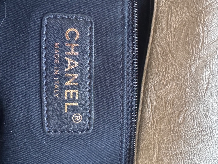 CHANEL シェブロンステッチ　白 21番台（ブランドバッグ）の商品画像 - 査定依頼日：2026年10月7日 - 最高査定価格：1,600,000円