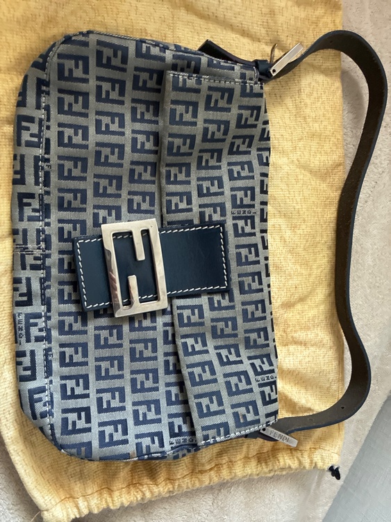 バケット（ブランドバッグ）の商品画像 - 査定依頼日：2026年1月25日 - 最高査定価格：90,000円