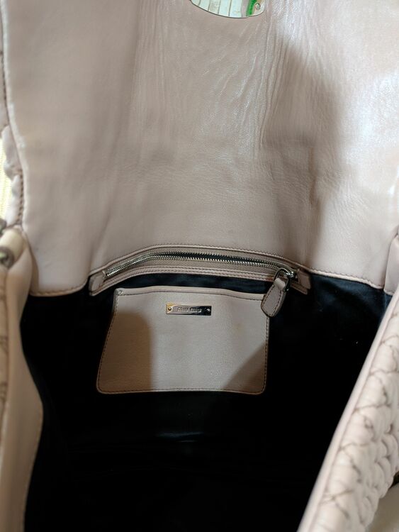 ミュウミュウ  （ブランドバッグ）の商品画像 - 査定依頼日：2025年11月12日 - 最高査定価格：75,000円