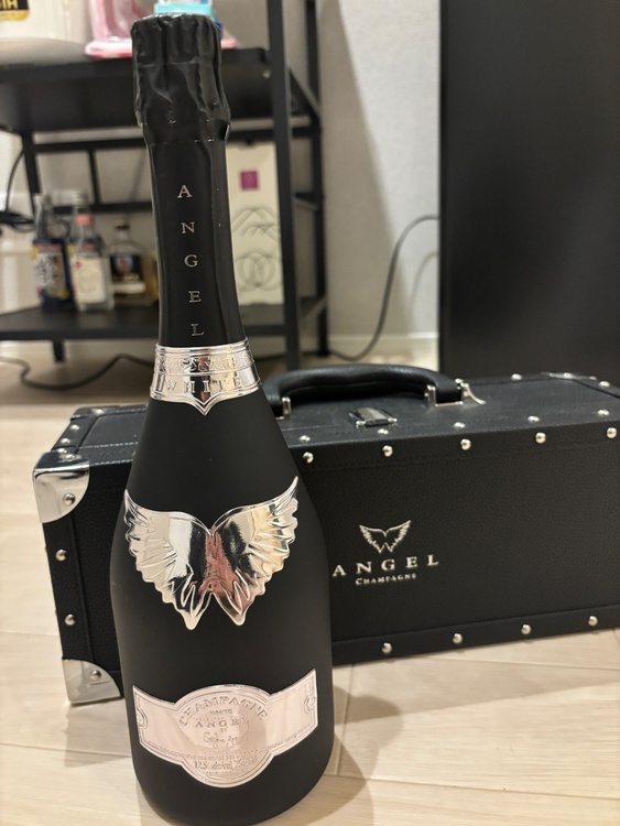 エンジェルブラック（お酒）の商品画像 - 査定依頼日：2026年9月19日 - 最高査定価格：100,000円