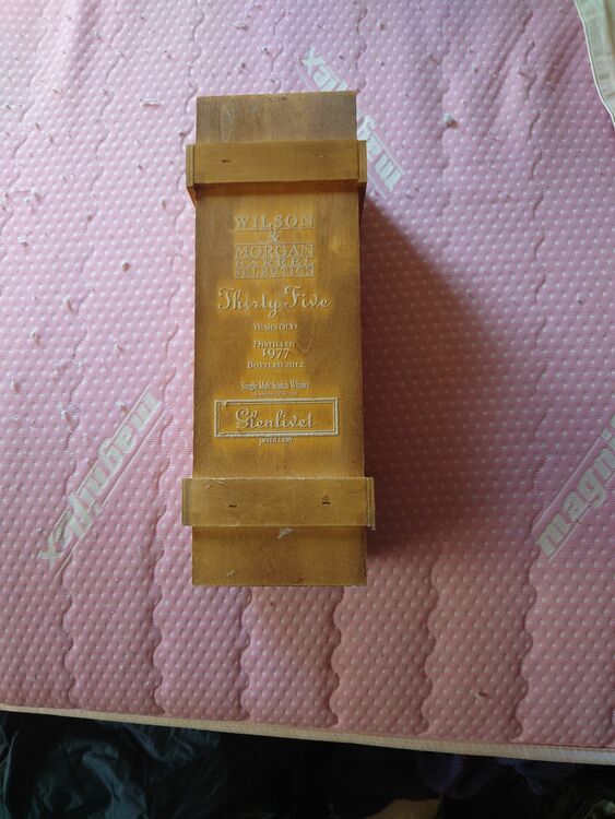 グレンリベット　35年（お酒）の商品画像 - 査定依頼日：2025年9月20日 - 最高査定価格：100,000円