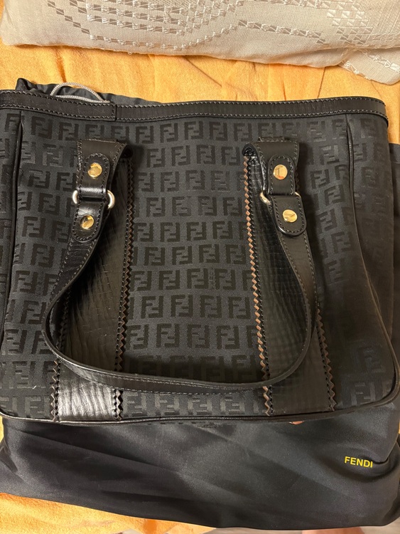 フェンディ  （ブランドバッグ）の商品画像 - 査定依頼日：2025年9月17日 - 最高査定価格：43,000円